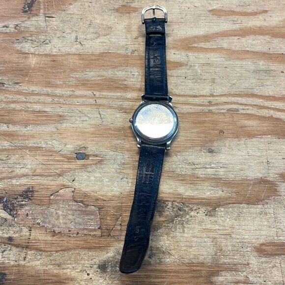 Eddie Bauer Mens watch. It needs a battery to work - Picture 6 of 9